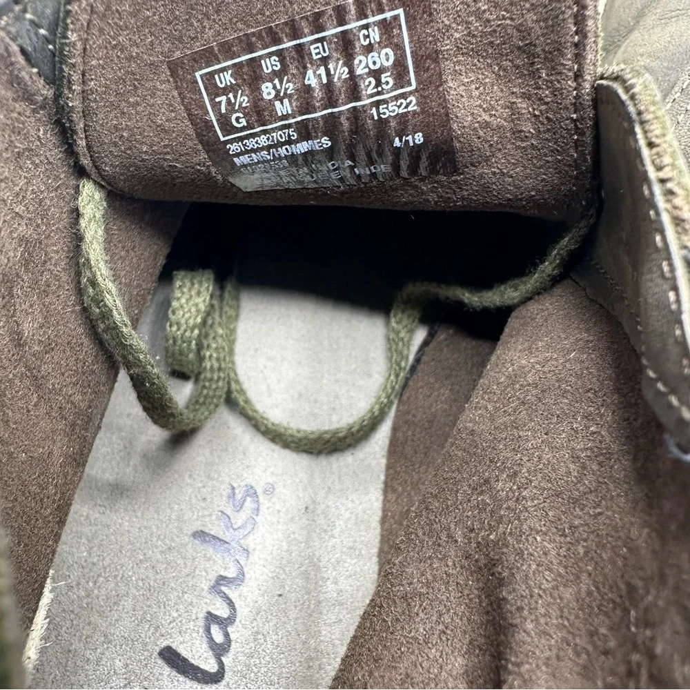 Clarks 15522 Greenish Gray Distressed Leather Chukka Boots Men's Size 8.5